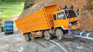 GAGAL NANJAK Truk Fuso Trinton 220Ps Nyerah Tarik Hino 500 Ranger Di TANJAKAN VIRAL Truk OFROAD