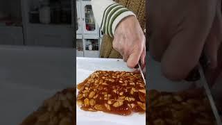 fıstıklı krokan şekerleme yaptım   ama hüzünlendim kalbim acidi