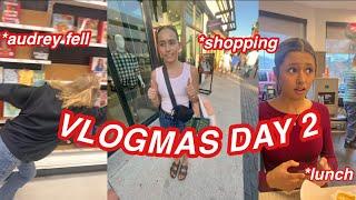 CHRISTMAS SHOPPING WITH FRIENDS !! | VLOGMAS DAY 2 | Victoria  Cabral