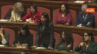 Ronzulli non fa parlare Majorino del caso Scutellà e i senatori M5S circondano i banchi del Governo