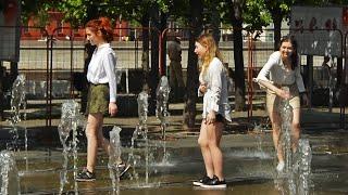 Girls and funny wet dresses and shorts ! :-) / Девушки и веселые мокрые платья и шорты ! :-)