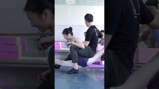 ［バレエShortVlog #21］容赦ないバレエの強制柔軟トレーニング 涙目で耐えるバレエ練習生［舞台芸術ドキュメンタリー］#ballet