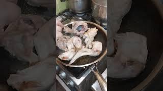 Кролик тушкований в сметані. Смачно та корисно.