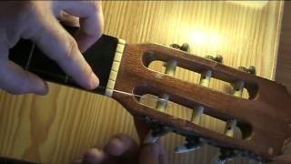 1º TUTORIAL & ENCLAVEDEBLOG - como cambiar las cuerdas de la guitarra