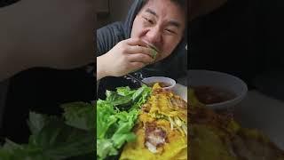 Have you heard of banh xeo?