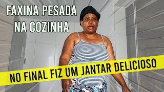 Faxina pesada no teto e azulejo da cozinha! No final fiz um jantar delicioso pra nós 