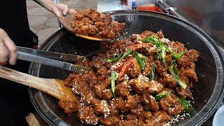 "동네사람들이 더 오죠~" 직접 만든 고추기름 소스의 매콤한 닭강정집┃spicy and sweet seasoned fried chicken, Korean street food