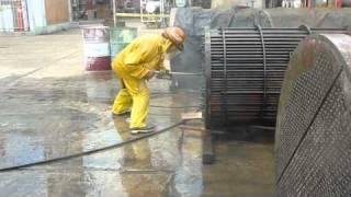 Cleaning of heat exchanger by hydrojet