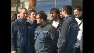 Белая полоса в жизни города: «Интерсвязь» покрасила бордюры Деловой Урал.
