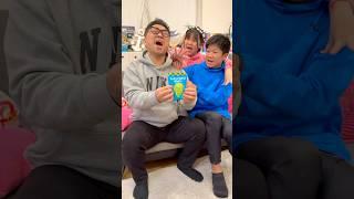 パパの豪快すぎるクシャミに家族全員驚く　シャインマスカットボンボン編　　#shorts #funny When dad sneezes #おもしろ