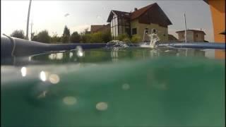 Erik im Pool