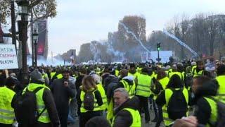 'Yellow vest' protests: Tensions flare in Paris