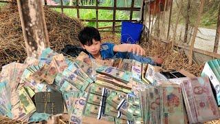 Homeless boy worried after finding large sum of money in junkyard