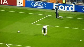 Iker Casillas warm up for Real Madrid