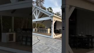 The PERFECT example of outdoor kitchen ideas coming to life. 