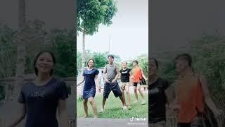 2 boys and 2 girls dancing