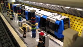 Stockholm tunnelbana i LEGO - med motoriserat tåg