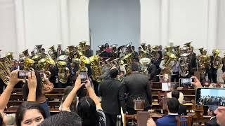 80 tubas fazendo Escala harmônica no púlpito