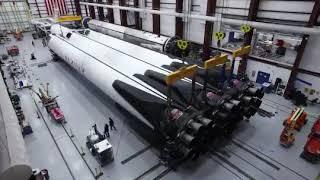 Falcon Heavy - Installations des boosters sur leur Transporter/Erector