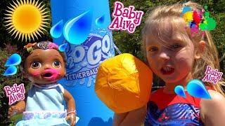 BABY ALIVE has FUN in the SUN! The Lilly and Mommy Show. POOL PARTY. The Toytastic Sisters