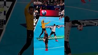 The spin and the roll?!  #handball #håndbold #ehffinals #elm