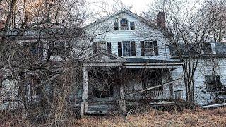 HUGE Retro Abandoned MANSION w/ Creepy Stuff Left Behind in the Barns