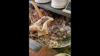 山东潍坊朝天锅大饼卷肉，16一个，饼很劲道肉挺香，好吃 #夏天怎能少了搭子  @青岛啤酒股份有限公司#美食 #原创视频 #民间传统美食 #太香啦