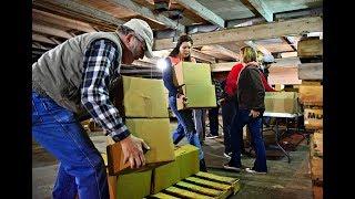 181215 Volunteers fill holiday meal boxes at York County Food Bank