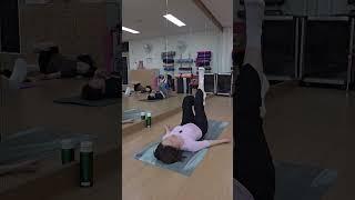 다리 45도로 뻗고 30회 자전거움직임.뻗어내는데 집중 배꼽 납작! #시니어요가 #시니어운동 #실버요가 #중년홈트 #50대운동 #60대운동 #70대운동 #80대운동