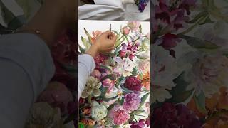 Последние штрихи к цветочной композиции  #watercolor #акварель #contemporary #акварельнаяживопись