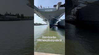Why the USS Intrepid does not tip over? New York City