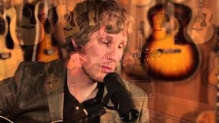 Scott Matthews Performs 'Elsewhere' in the Guild Lounge