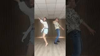 Whisk Challenge森巴的誘惑太強，我們真的忍不住跟風跳了本來只是看一下..結果自己也忍不住加入網路接龍的行列念#onemorefundance #萬模範舞蹈 #台中國標舞 #台中拉丁舞