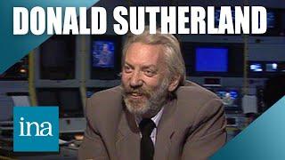 1989 : Donald Sutherland raconte, en français, son tournage avec Marlon Brando | INA Stars