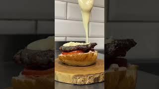 Бургер с беконом и халапеньо в ресторане "Мясонская Ложа" #бургеры #бургерыспб #спб