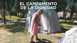 Los desalojados del bloque La Dignidad en Móstoles acampan en busca de alternativas