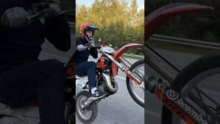 Очень быстро ) тгк : p9tnitsa #ktm #bikelife #мото #стант