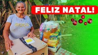 DÁ ATÉ VONTADE DE CHORAR! DONA ESMERALDA RECEBE SURPRESA DE NATAL!️