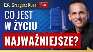 Co sprawia, że czuję się częścią CZEGOŚ WIĘKSZEGO? NAJWAŻNIEJSZE lekcje – Grzegorz Kusz Q&A | 419