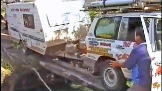 GALL BOYS - CRACKING LOG BRIDGE CROSSING IN AUSTRALIA - 4X4 OFFROAD