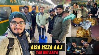Varanasi Garib Rath Express train Journey *Station Par Dance Karna Padha*