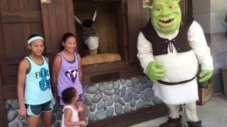 Meeting Shrek and donkey at Universal studios