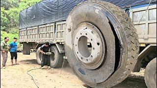 360 Minutes to Replace a Blowout Tire Right in the Workshop – Act Quickly to Save the Driver