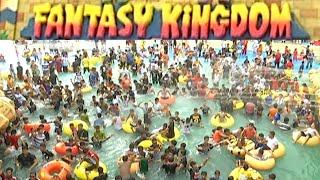 The crowd of fantasy water rides crowd  ||  حشد من الخيال المياه ركوب الحشد