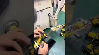 세상에서 가장 정교한 거미줄을 만드는 기계!