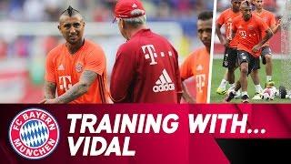 Training mit Arturo Vidal | FC Bayern