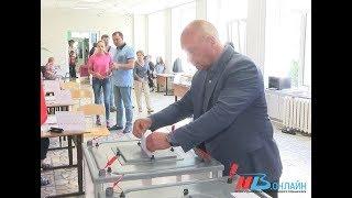 Глава Волгограда Виталий Лихачев принял участие в выборах