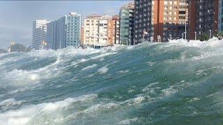 Ola increíble como si fuera un  tsunami grabando con el movil crea este efecto DESDE EL AGUA