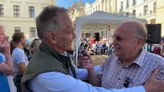 Interview mit Michael von der Schulenburg - FRIEDENSKUNDGEBUNG - WEINFEST mit TAUSENDEN daneben