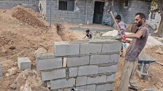 Master Mustafa worked on the courtyard wall to prepare the gas